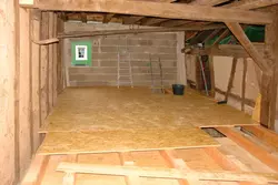 Losse houten vloerpanelen bevestigen